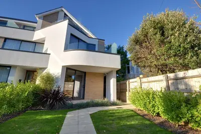 Image de 6 Sandbourne - Quatre Chambres Maison, Couchages 8