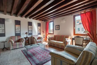 Image de Lumineux, central et dans un quartier exclusif de Venise.