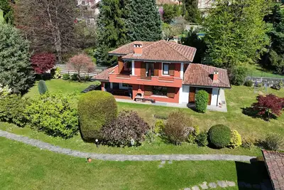 Image de Lacs et montagnes, spacieuse villa pour 8 personnes dans un endroit calme grand jardin
