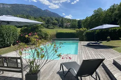 Image de St Jorioz-Villa contemporaine avec Piscine et Vue