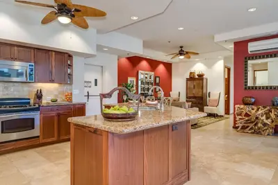 Image de Grand, luxueux 2 lit 2. 5 salles de bains appartement avec parking. 8 personnes.
