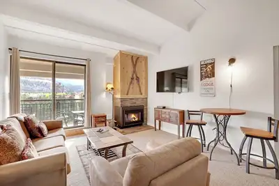Image de 7ème nuit gratuite! Condo Penthouse, vue sur la montagne, WiFi, barbecue au gaz, garage