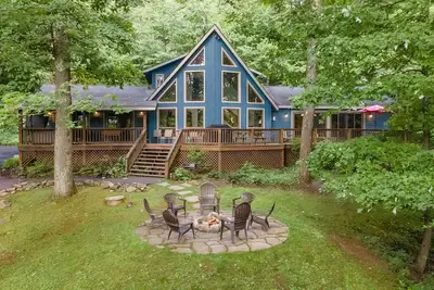 Image de Mountain Joy - Accueil du lac avec quai communautaire