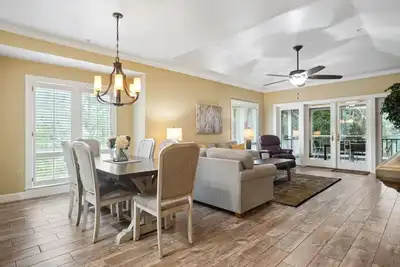 Image de Villa récemment rénovée de 2 chambres à quelques pas de la plage