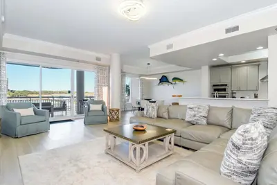 Image de Condo de luxe avec mobilier mis à jour et vue panoramique! 🌆