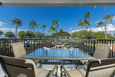 Image de Maui Parkshore # 212 Ocean View, très bien situé, en face de la plage de Kamaole Iii