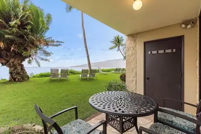 Image de Ground Floor Ocean Front Corner Unit - À partir @ 234 $. 00 / nt - Kihei Beach # 110
