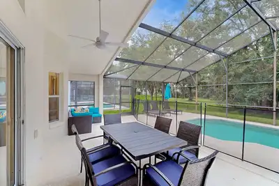 Image de Maison fermée avec piscine privée, terrasse meublée, près de Disney - Snowbirds Welcome