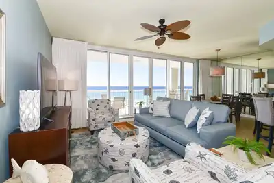 Image de Condo moderne en bord de mer côtière avec grand balcon! 🏖️