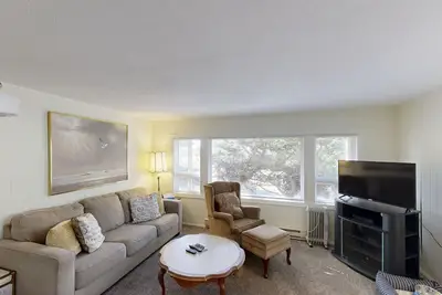 Image de Retraite côtière pour chiens avec vue sur l'océan, acc��s facile à la plage et plus encore!