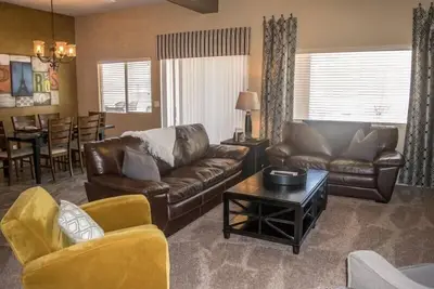 Image de Un d'une maison de quatre chambres type avec foyer-1331