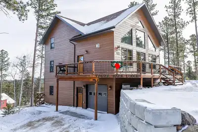 Image de Timber Bark Lodge 4br niché dans les collines au sommet d'une colline avec bain à remous privé