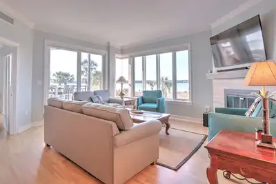 Image de 3 Chambre Villa avec vue sur la piscine, Beach & Calibogue Sound! Tennis Gratuit!