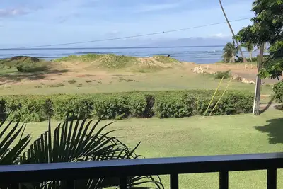 Image de Waiohuli Beach Hale # A-201 2bd / 2ba Oceanfront, A / C, Great Location, 4 personnes