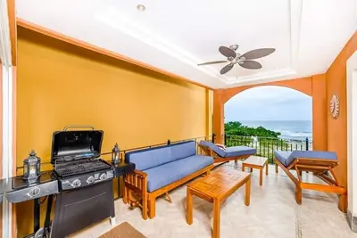 Image de Magnifique condo en bord de mer, moderne et luxueux juste pour vous!