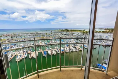 Image de Aloha Condos, Ilikai Marina, Condo 1294, Oceanfront, Ac
