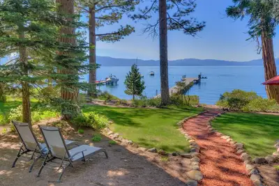 Image de Black Bear Cottage - Lakefront: 3 Br / 2 Ba n / a à Carnelian Bay, pour 8 personnes