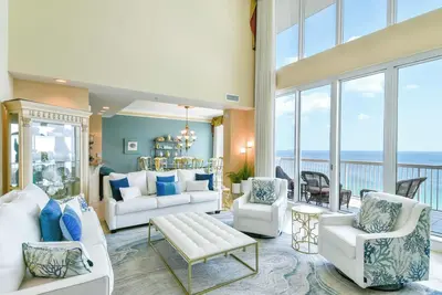 Image de Penthouse en front de mer de 2 étages et 5 chambres avec grand balcon!
