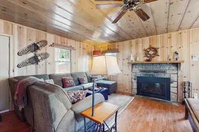 Image de Cabine mignonne w / bain à remous privé, moins d'un mile du lac Tahoe!