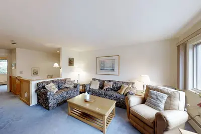 Image de Maison adjacente au ski avec bain à remous commun, 2 cheminées, piscine et sauna communs