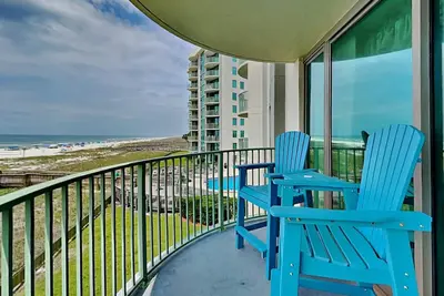 Image de Vues imprenables sur le golfe, Gulf Front Condo ~ Balcon privé ~ Piscine communautaire!