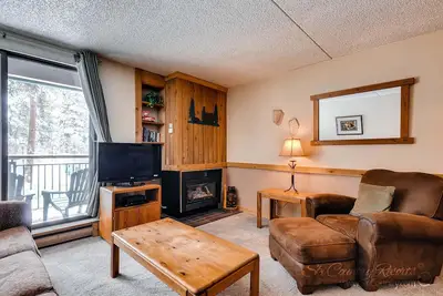 Image de 7ème nuit gratuite! Profitez de Breckenridge dans ce condo récemment mis à jour, Parking, WiFi