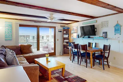 Image de Condo bord de l'eau classique Cape Cod à côté de la plage w / pont et grill