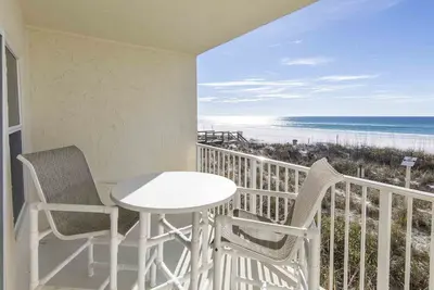 Image de Belle vue sur la plage de ce condo Destin ~ Près de grands magasins et restaurants