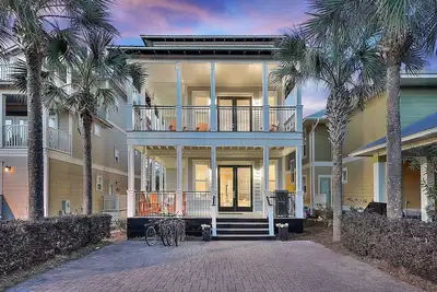 Image de Incroyable Maison 30a Récemment Rénovée Avec vue sur le Golfe et Immense Piscine Communautaire!