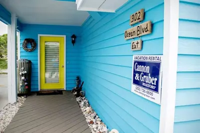 Image de Maison en bord de mer avec de nombreuses améliorations dans le cœur de Atlantic Beach!