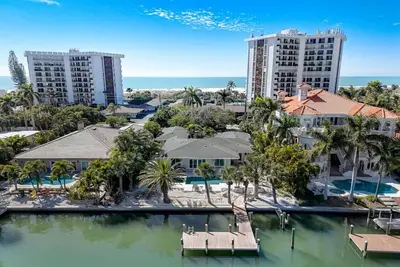 Image de Saint Canal-devant d'Armand Pool Home ~ fraîchement rénové et pas de la plage!