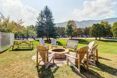 Image de Magnifique condo de ski bénéficie d'un excellent emplacement, d'un bain à remous partagé, de piscines et de courts de tennis!