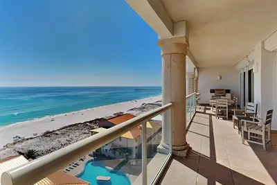 Image de Belles vues sur le golfe et à quelques pas de la plage! Chaises de plage et parasol gratuits