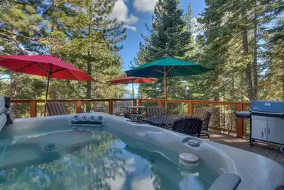 Image de Silver Tip - 3 Br Lake View maison avec bain à remous. - De 220 $ / nuit!