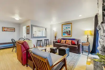 Image de Condo confortable w / bain à remous partagé à distance de marche des remontées mécaniques
