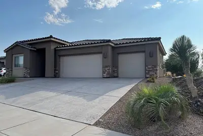 Image de Belle maison unifamiliale! Superbes vues! Parfait pour votre escapade!