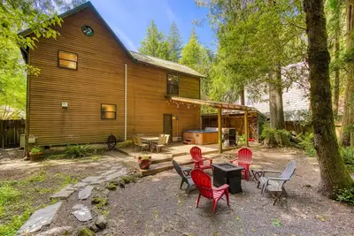 Image de cabine Dog-friendly w / spa privé, piscine partagée et un sauna