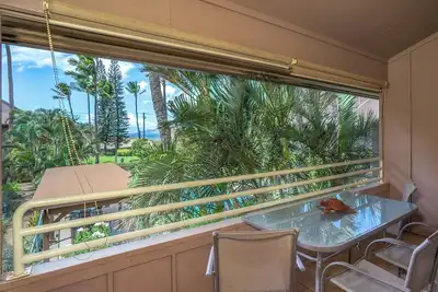 Image de Kihei Bay Vista # C-206 Face à la plage, très bien situé, bons prix!