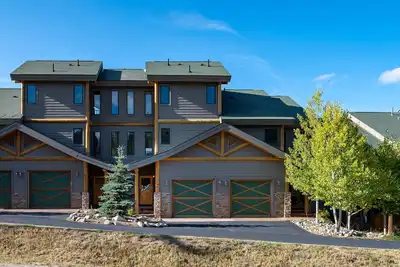 Image de Spruce Ridge 708c de WPLCo | Vues majestueuses | Proche de tout | Nouveau décor