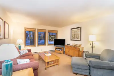Image de Ski-in / Ski-Out Ground Floor Easy Access Ski Condo