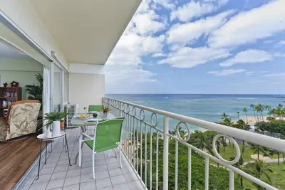 Image de Vue sur la plage! A / C, laveuse / sécheuse, WiFi, 4 personnes!