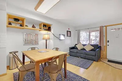 Image de 7e nuit gratuite! Efficacité au niveau du sol, télésiège à pied et rue principale, Wi-Fi