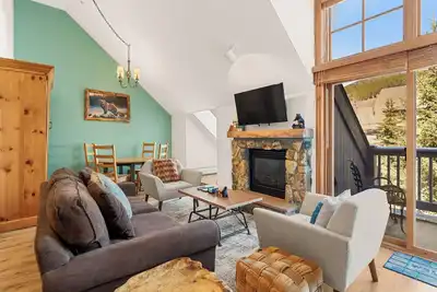 Image de Condo River Run, salle de bain complète supplémentaire, plafonds voûtés, Wifi gratuit