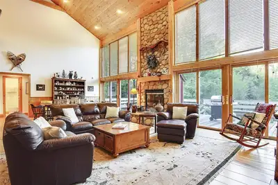 Image de Grande maison unique, proche de Trapp Lodge, assez grande pour les familles et les amis