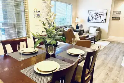 Image de Superbe condominium de trois chambres avec piscine et bain à remous! -153c