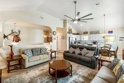 Image de Port Aransas Beach House, Jacuzzi, Animaux acceptés, Jardin clos, Beach Walk