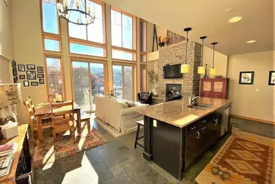 Image de Magnifique maison de ville skis aux pieds au Purgatory Resort - Piscine / Spa / Option d'entraînement