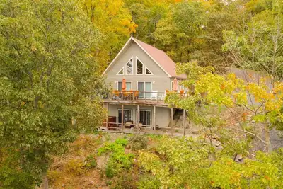 Image de Tout orné: \"Beau chalet de style Seneca Lake Home\"