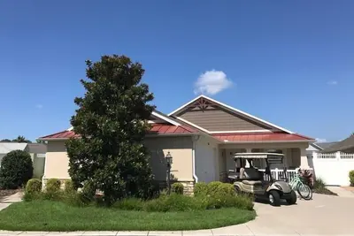 Image de Walk To Lake Sumter Landing! Amazing 3 Bdrm Villa avec vélos, wifi, chariot de golf!