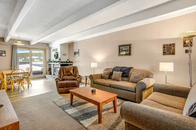 Image de Navette pour les ascenseurs du condo w / vue panoramique et piscine partagée / bain à remous!